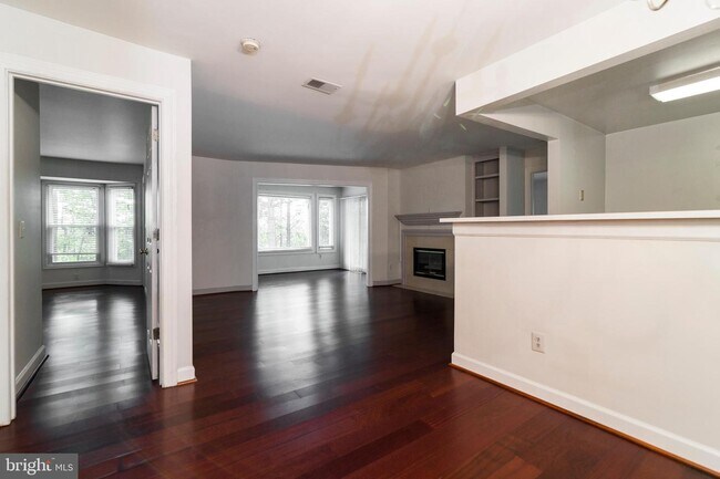 Building Photo - 17045 Islip Loop