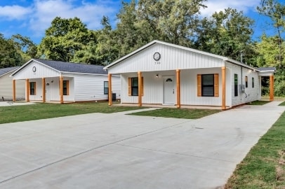 Primary Photo - 700 Carmen Ave