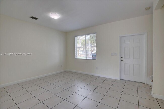 Foto del edificio - 7341 NW 174th Terrace