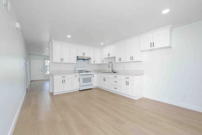 Photo - 8665 Trask Ave Apartment