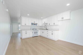 Building Photo - 8665 Trask Ave