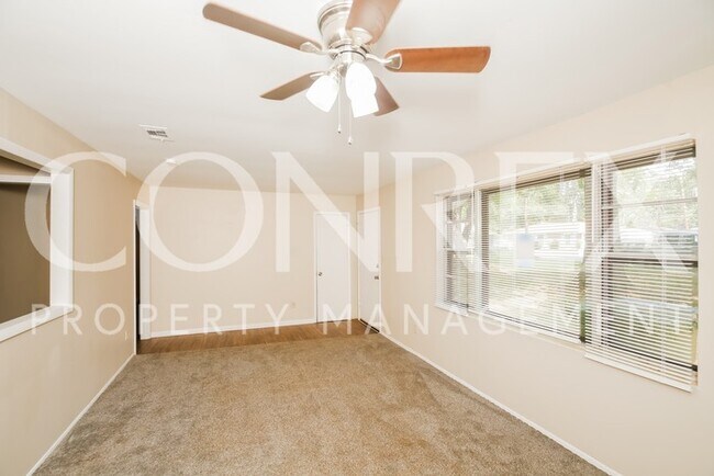 Building Photo - All Brick, Three Bedroom Ranch Home in Hun...