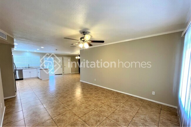 Building Photo - 573 W La Donna Dr