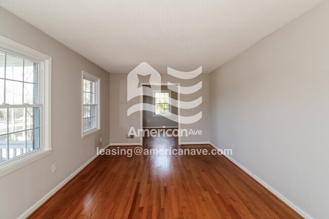 Foto del edificio - 1807 Holly Hill Dr