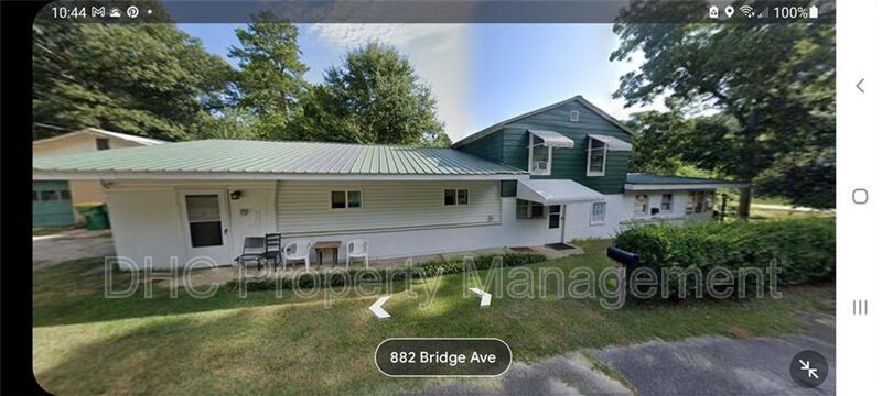 Primary Photo - 882 Bridge Ave