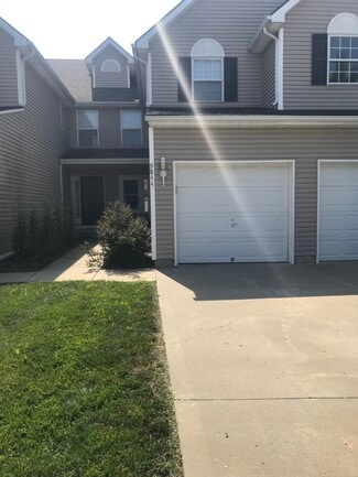 Building Photo - 9844 N Lewis Ave