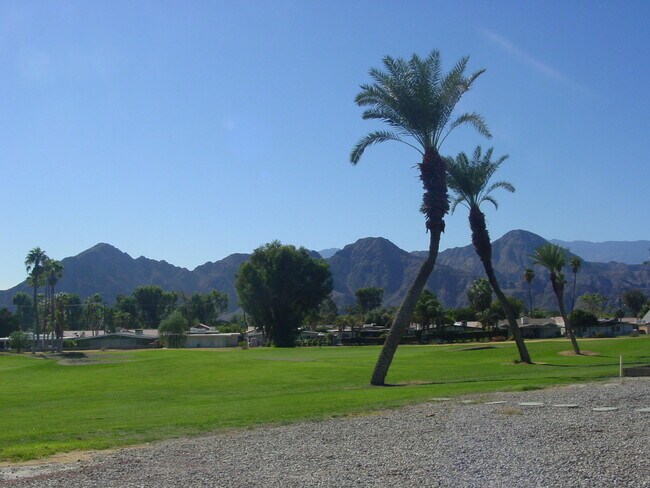 Foto del edificio - 77045 California Dr