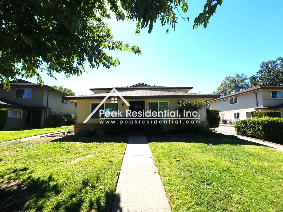 Foto principal - 2 br, 1 bath House - 4408 Greenholme Drive #1