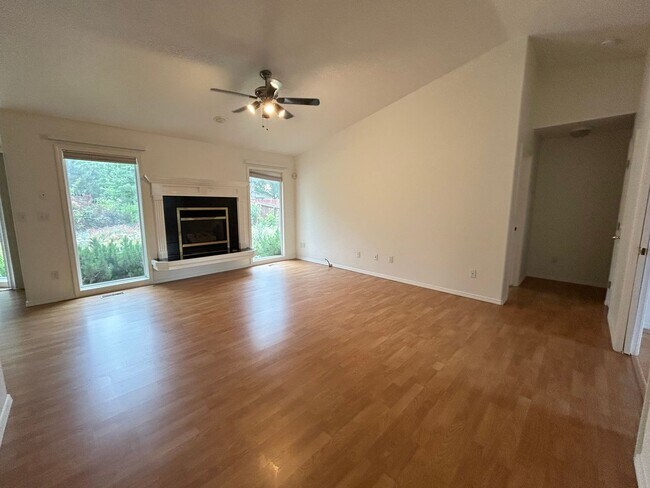 Foto del edificio - Columbia Village 3 bedroom 2 bathroom Home...