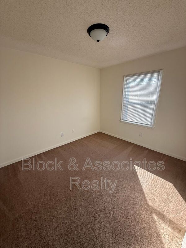 Foto del edificio - 500 N Church St