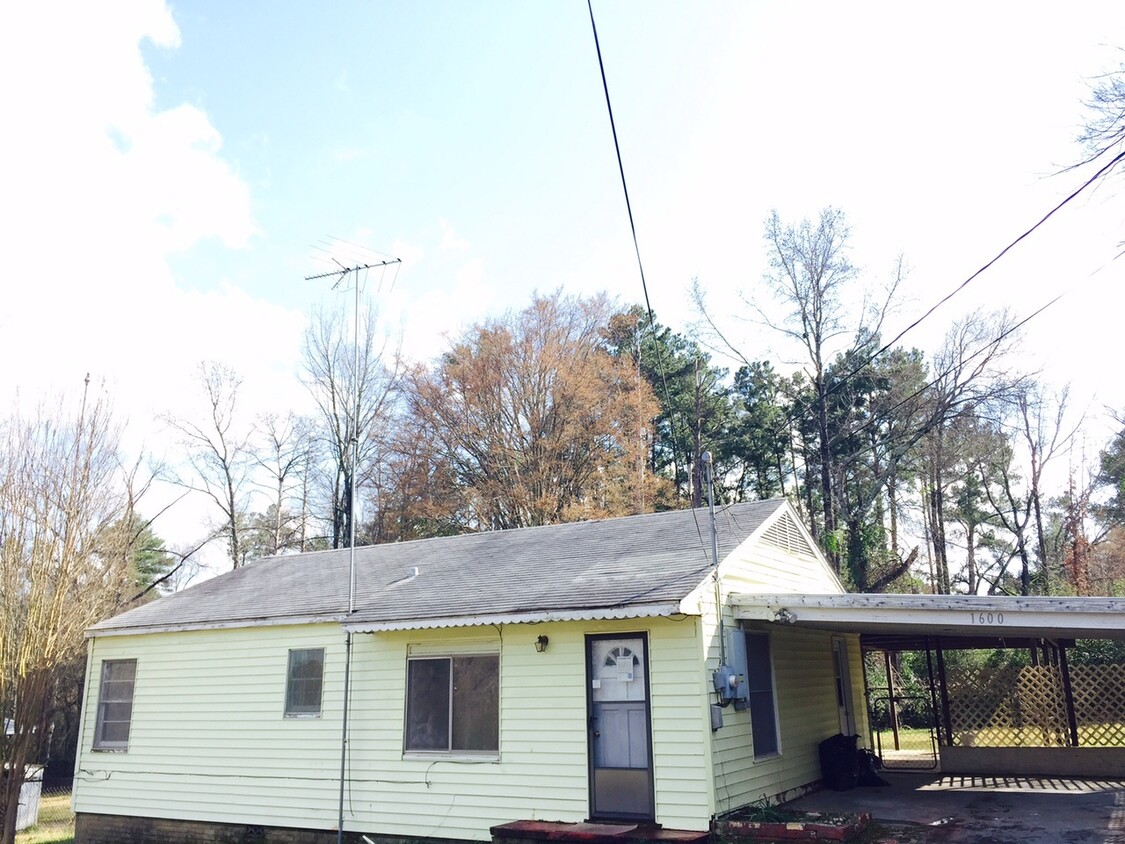 Primary Photo - 3/2 Gladewater Fenced yard