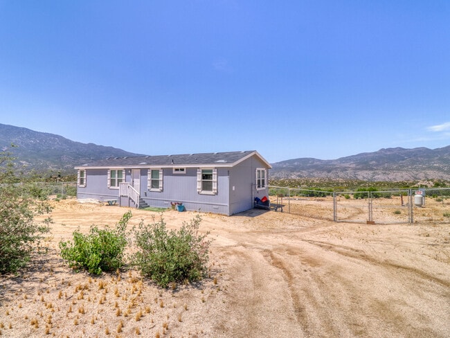 Foto del edificio - 60661 Chalet Dr