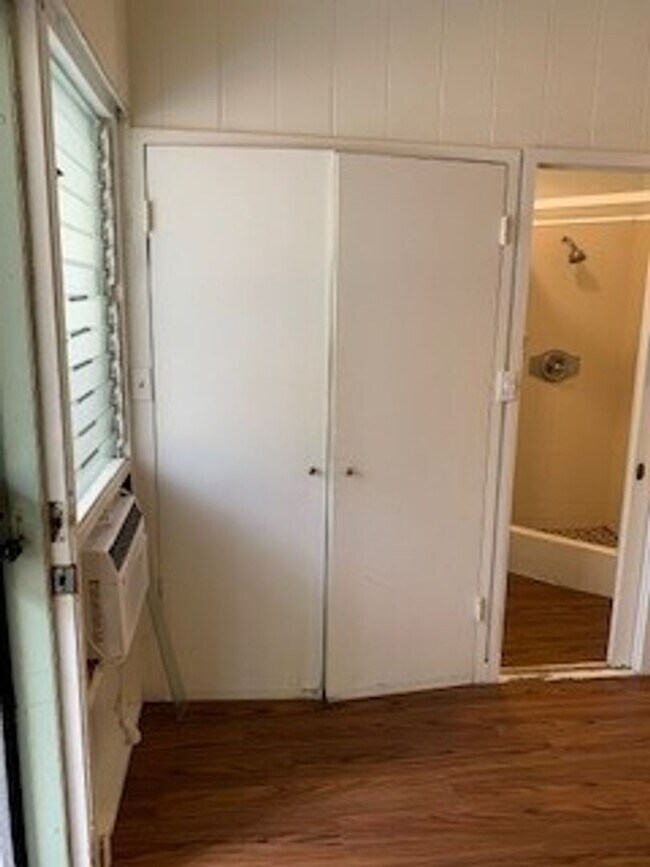 Building Photo - Kon Tiki - Studio Unit - Electric, Water & Sewer included - Avail now!