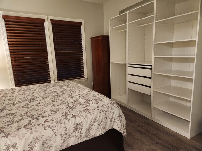 Building Photo - 527 Tranquil Sound Dr