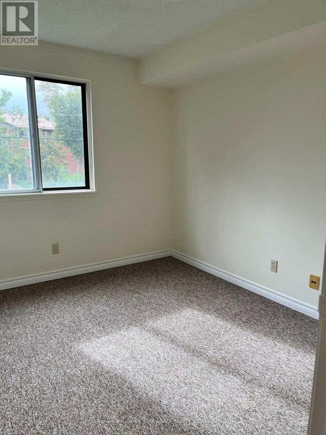 Building Photo - 131-131 Edgehill Dr