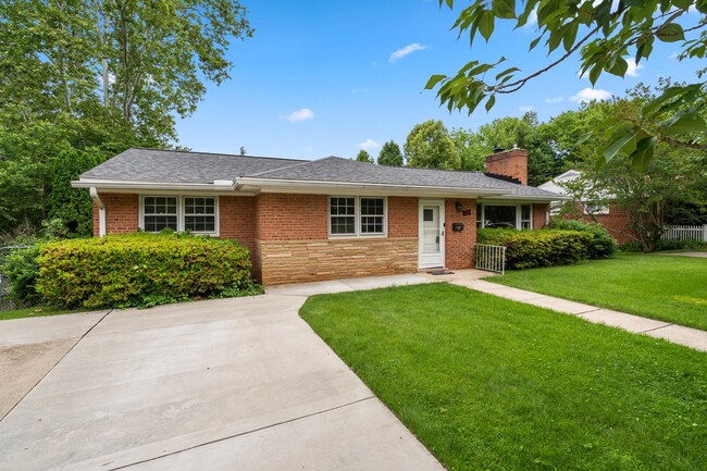 Foto del edificio - 4907 Elsmere Ave