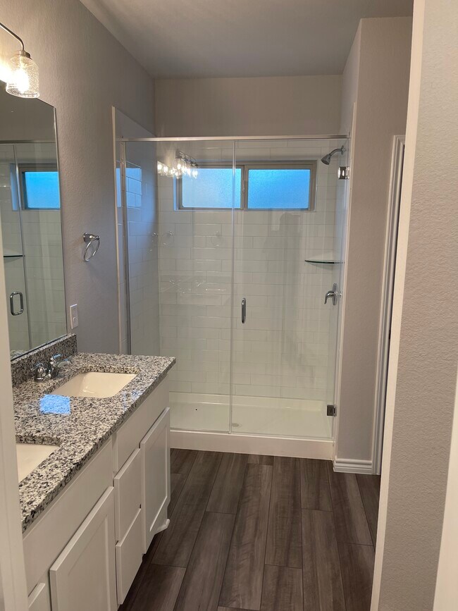 Foto del edificio - 843 Mineral Wells Ln