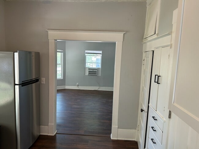 Kitchen E - 5202 Leighton Ave