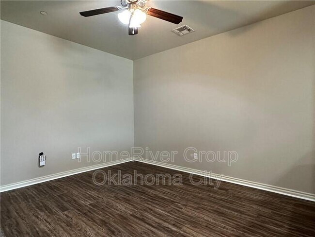 Building Photo - 1007 SW 92nd St