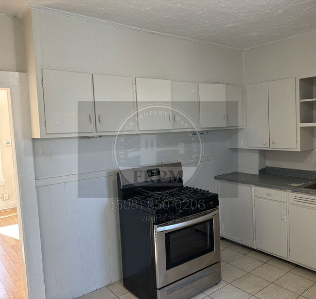 Building Photo - 441 Rivet St