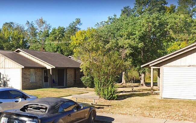 Foto del edificio - 1925 Community Action Dr