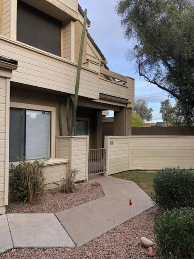 Building Photo - 2 MASTERS, 2 BATH FIRST FLOOR TEMPE CONDO