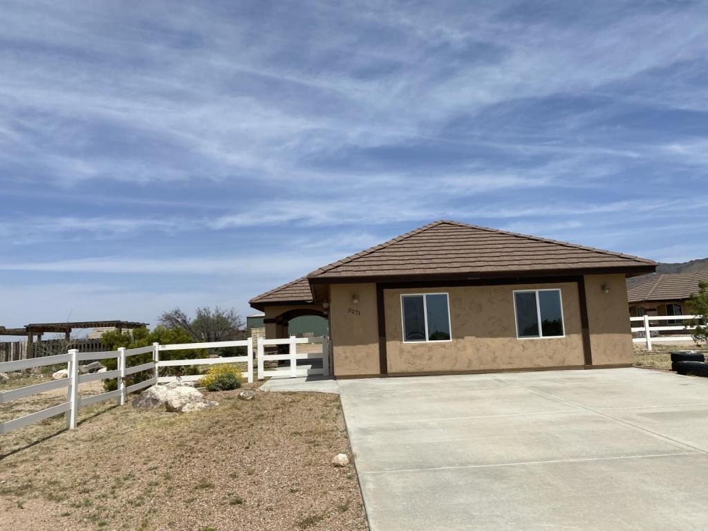 3271 Hualapai Dr, Golden Valley, AZ 86413 House Rental in Golden