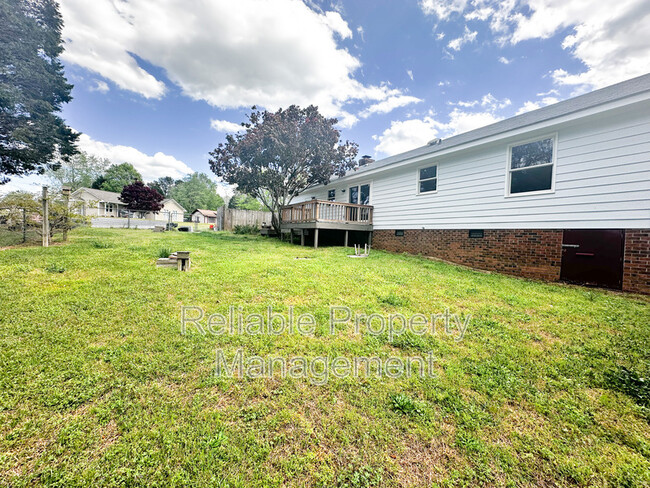 Building Photo - 9201 Woodthrush Court