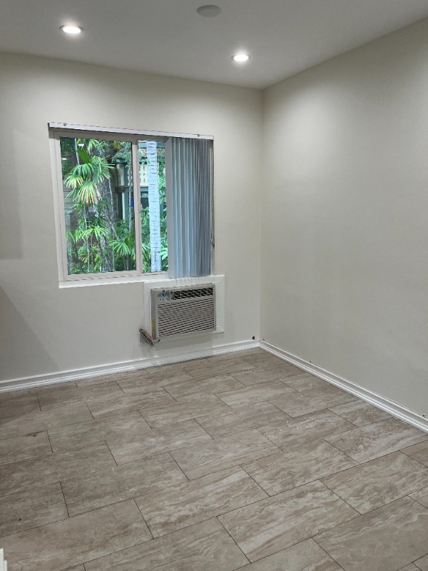 Building Photo - 251 N El Molino Ave