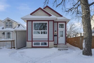 Building Photo - 166 Parkview St