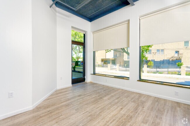 1 habitación, 1 baño - 716 pies cuadrados - Comedor/Sala de estar - 50 Prince Apartments