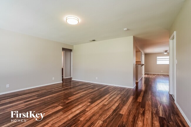 Building Photo - 17185 Phlox Dr