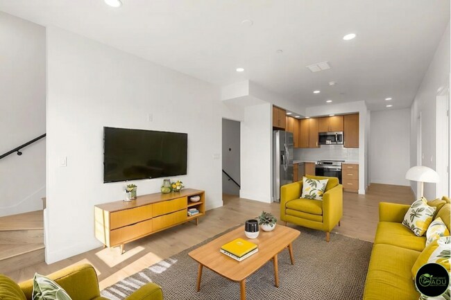 Foto del edificio - 6760 S Elman St