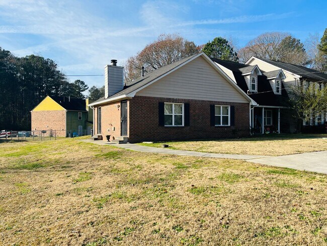 Foto del edificio - Newly renovated! 2 bed, 2 baths, large eat...