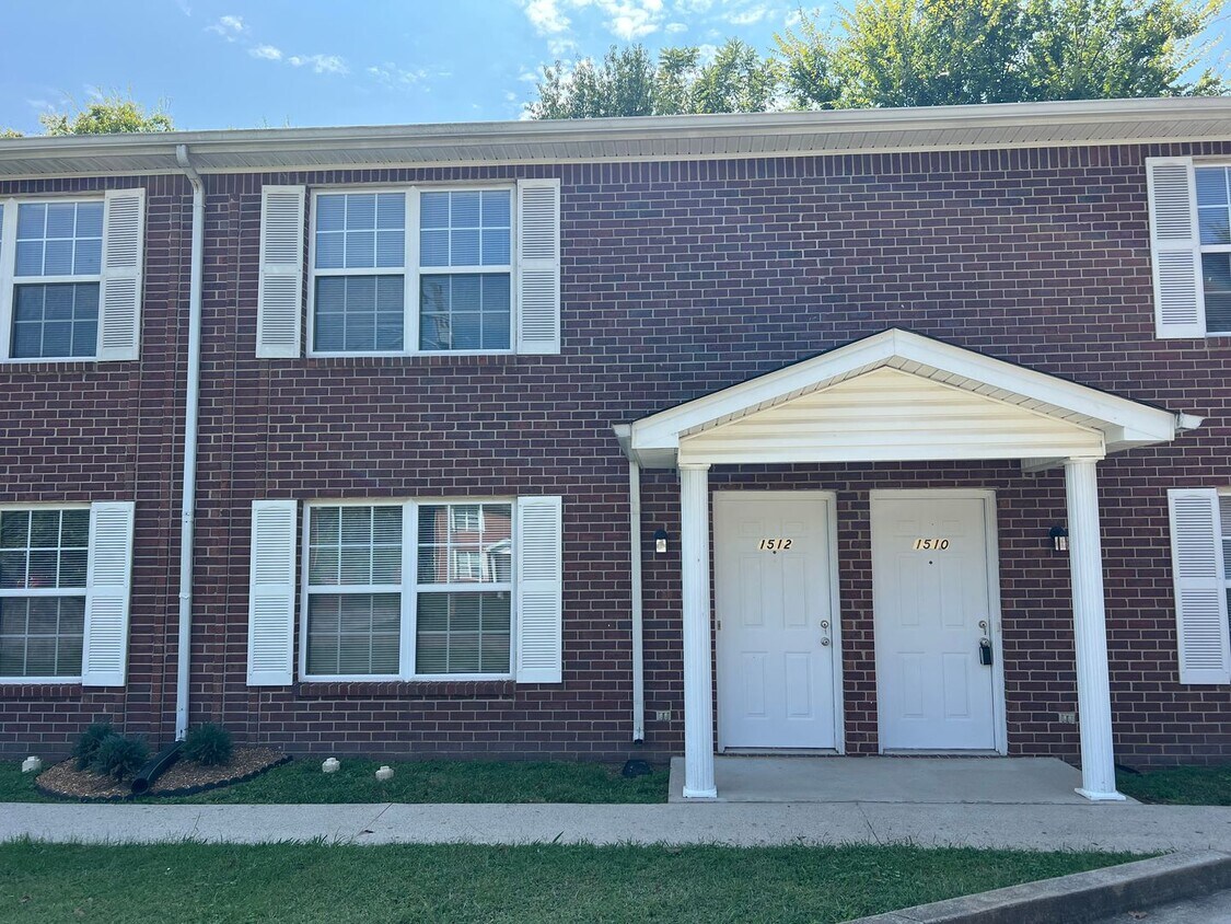 Primary Photo - 1512 Center Pt