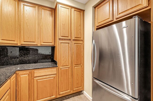 Building Photo - 327 Bautista Pl