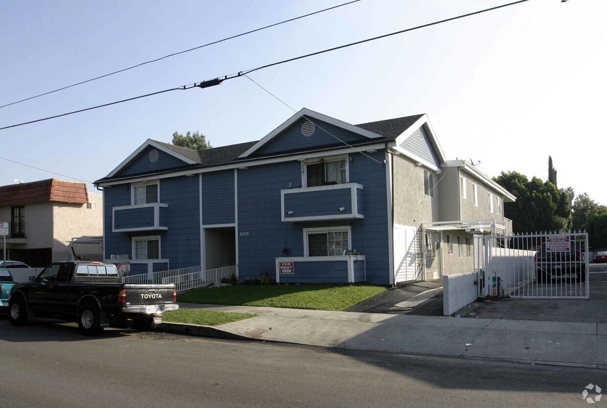 Foto del edificio - 6628 Sylmar Ave