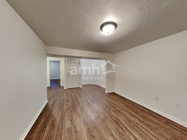 Foto del edificio - 439 E 250 N