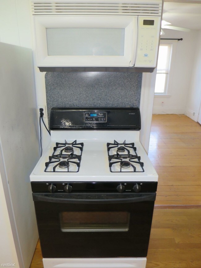 Building Photo - 3 br, 1 bath  - 2 Ibbetson St