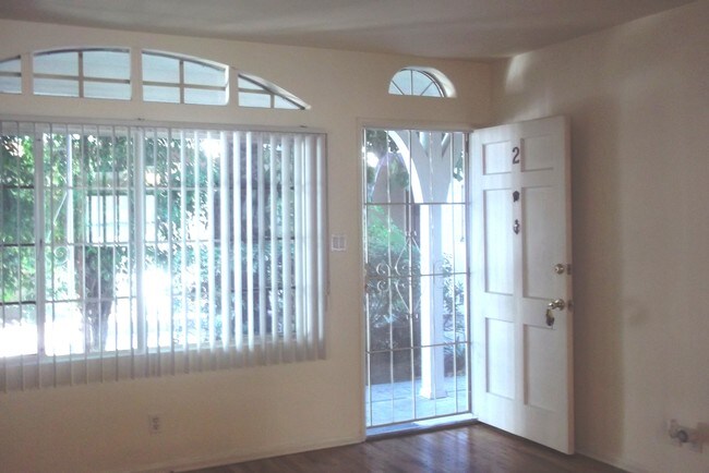 Foto del edificio - 14440 Burbank Blvd