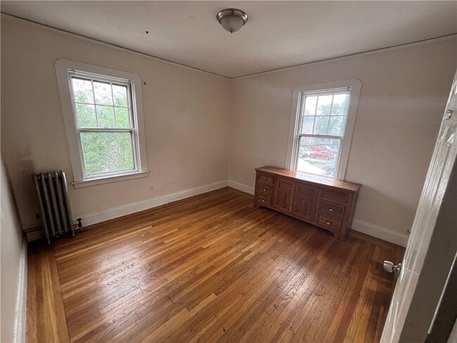 Building Photo - 141 Pembroke Ave