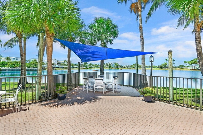 Foto del edificio - 221 NE Plantation Rd