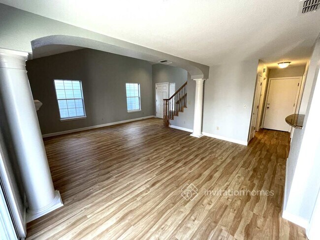 Building Photo - 4008 Eastwood Village Ln