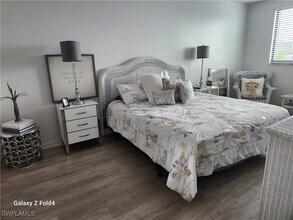 Building Photo - 805 River Point Dr