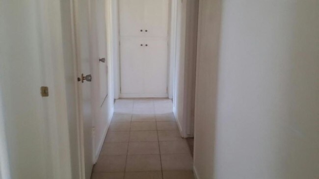 Foto del edificio - 448 W Burlwood  Ln