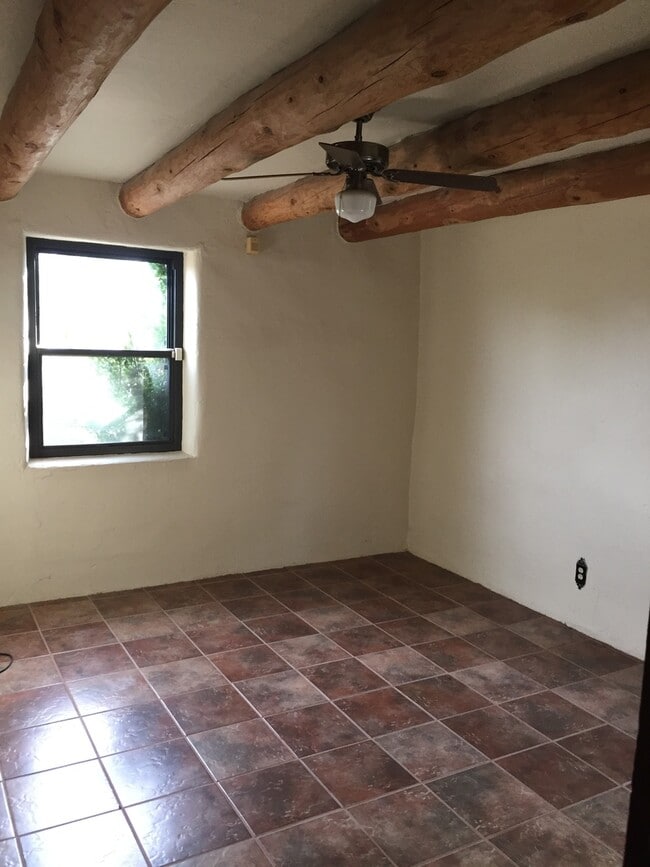 Foto del edificio - WATSON ADOBE 3 Bedroom 2 Bath 1350/SF