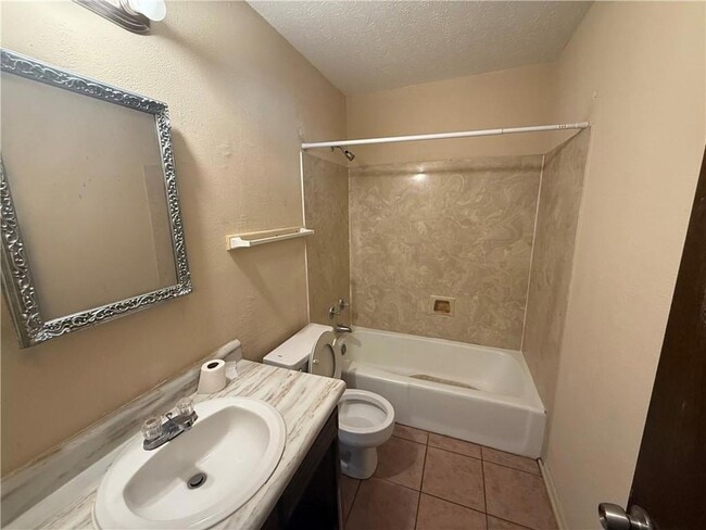 Building Photo - 320 W Liberaux St