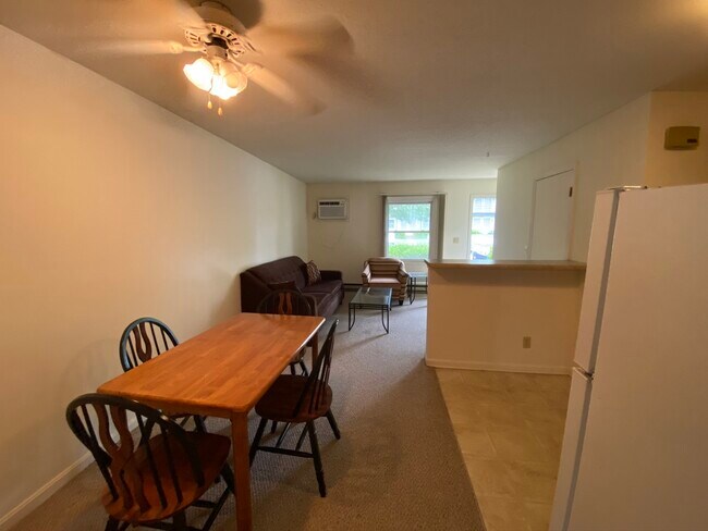 Building Photo - 307 Birch Street, Unit 06