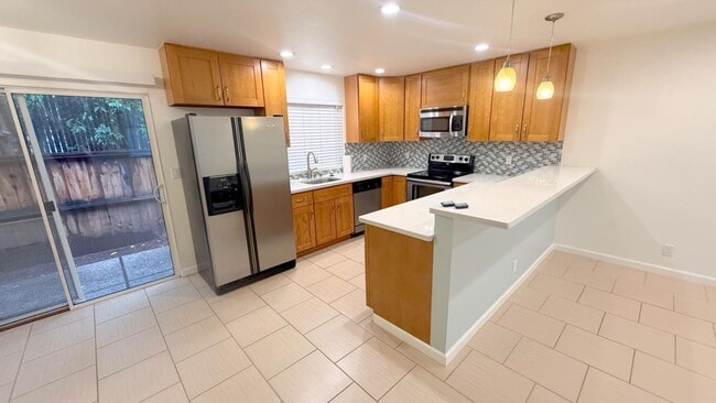 Foto del edificio - 1013 Woodside Rd