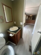 Building Photo - 122 Sonnyland Dr